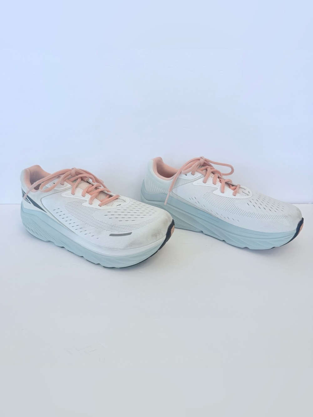 Altra VIA Olympus 2 Road Running Shoes in a White/Light Blue, size 10 - Picture 4 of 9